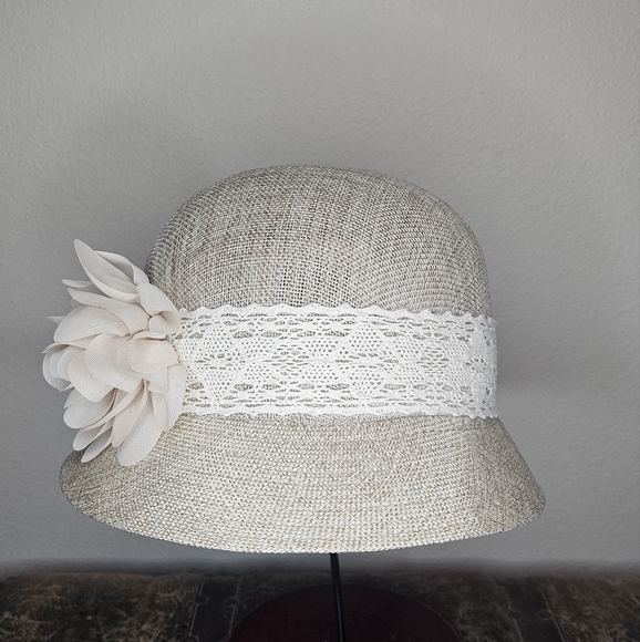 Angela & William hat - Picture 1 of 6